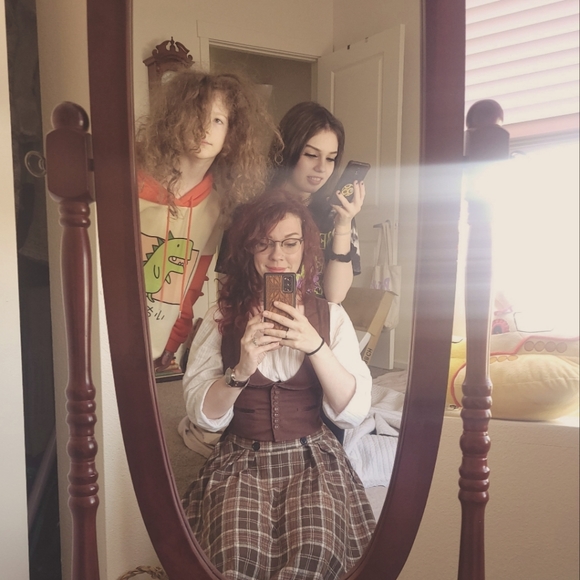 Meet Your Thrifty Nerd 💜 - Picture 5 of 12